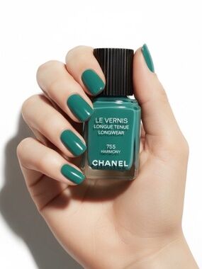 CHANEL Le Vernis Nail Polish in #755 Harmony